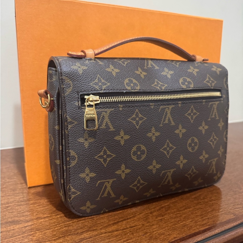 Louis Vuitton Pochette Métis Monogram Handbag - Picture 5 of 12